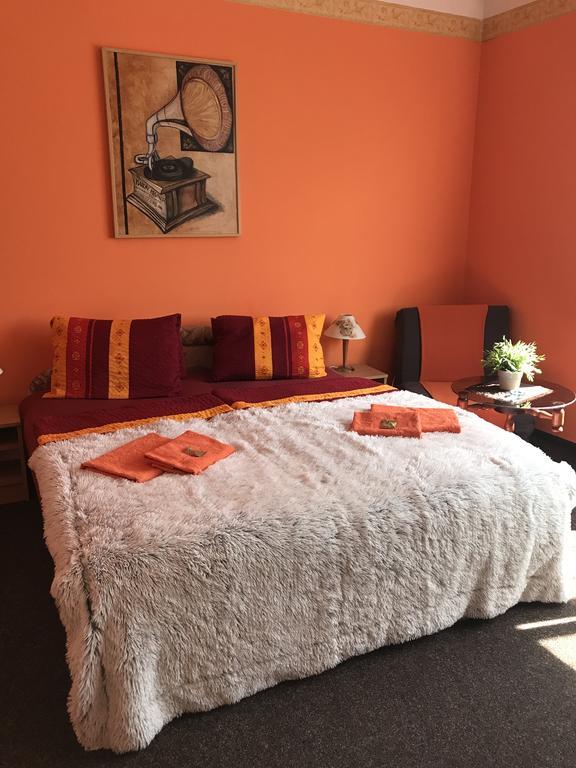 Hotel Bohemia Йичин Экстерьер фото