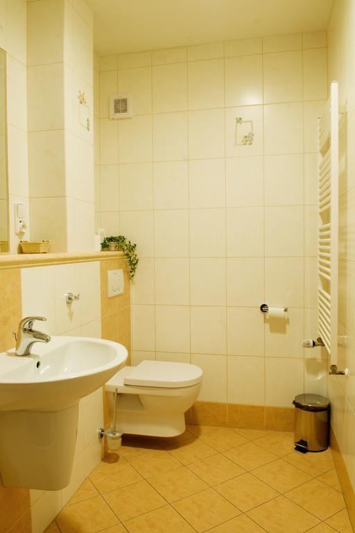 Hotel Bohemia Йичин Номер фото