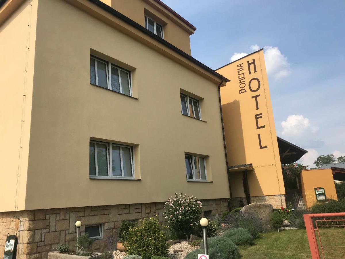 Hotel Bohemia Йичин Экстерьер фото